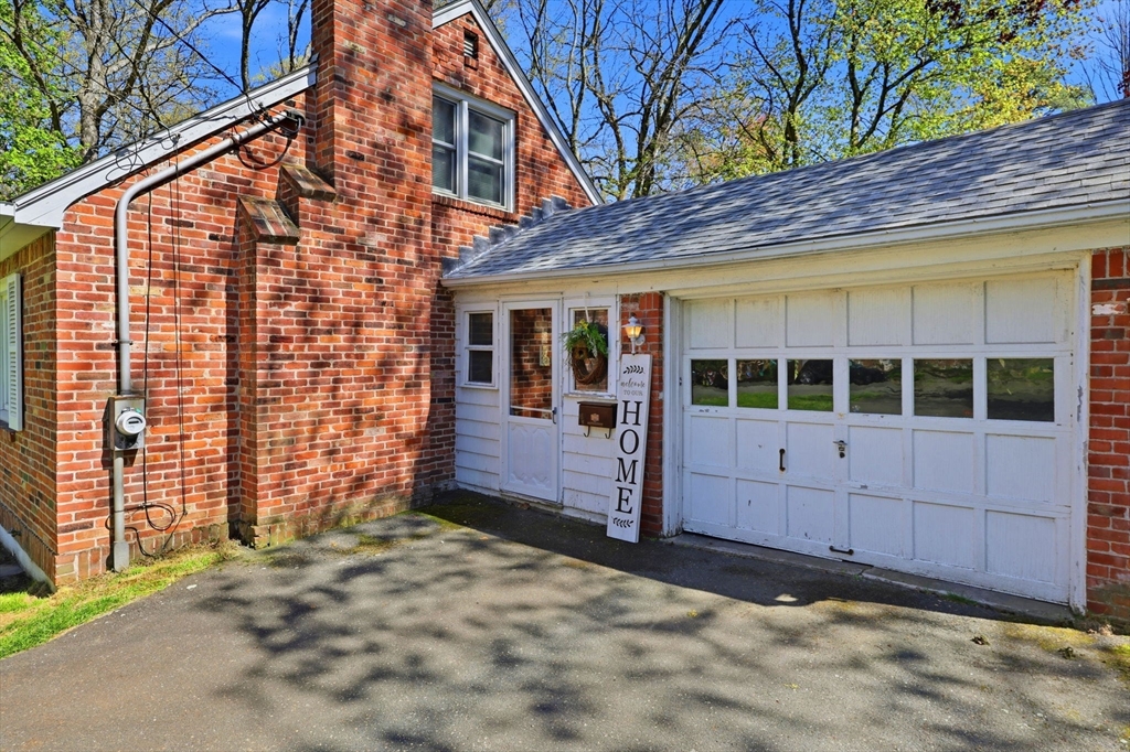 98 Clarence St