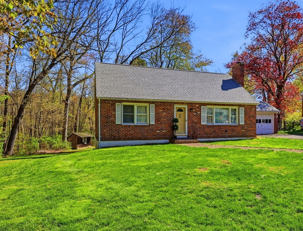 98 Clarence St