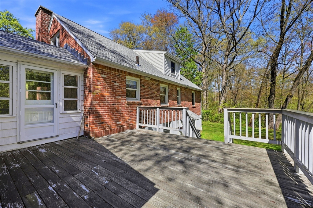 98 Clarence St