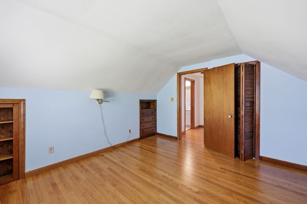 98 Clarence St
