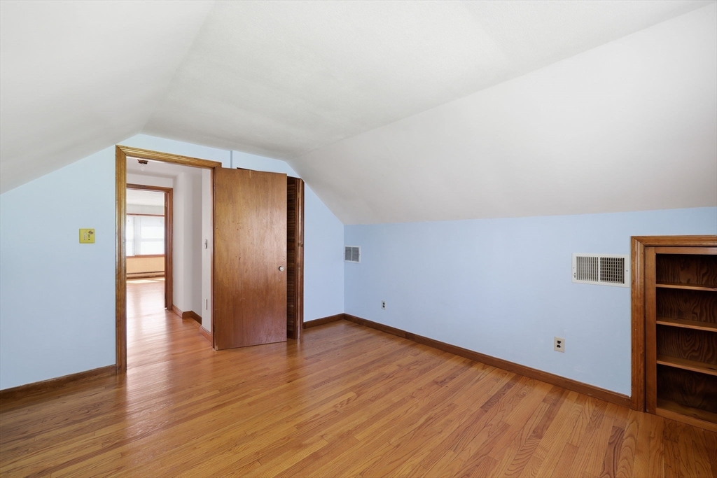 98 Clarence St