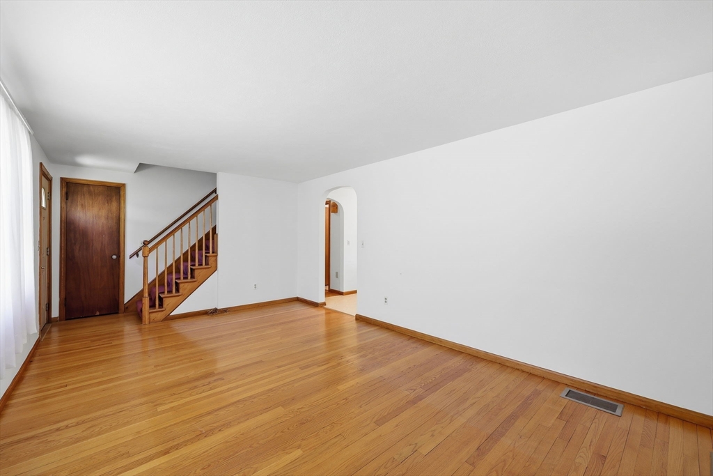 98 Clarence St