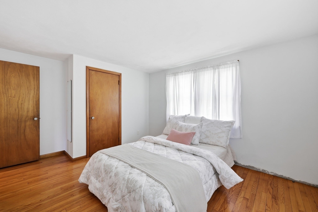 98 Clarence St