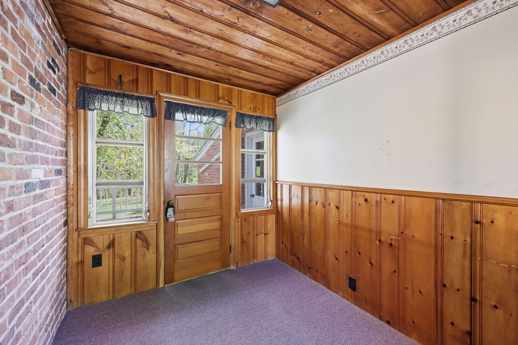 98 Clarence St