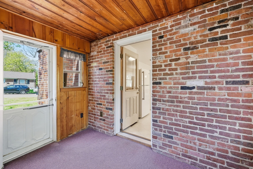 98 Clarence St