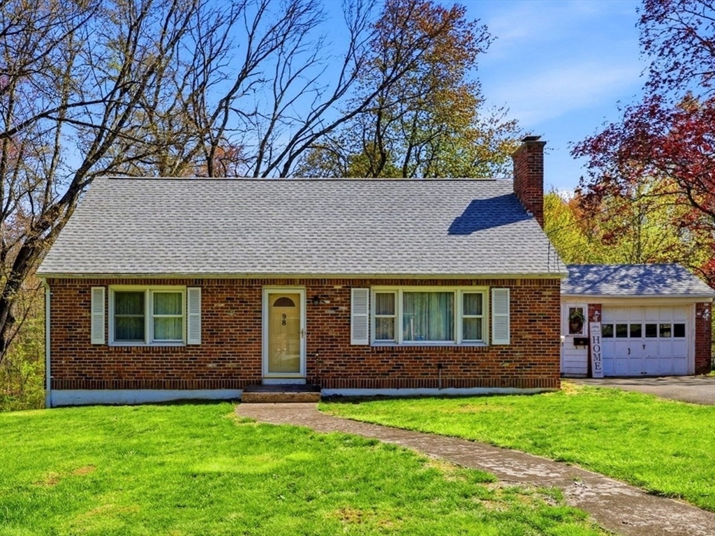 98 Clarence St