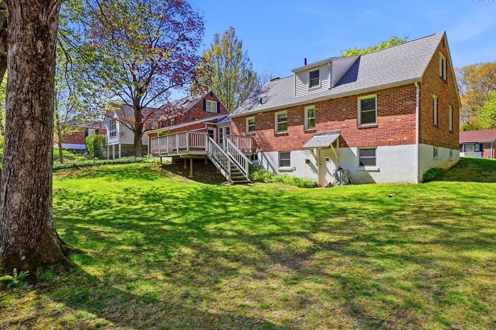 98 Clarence St