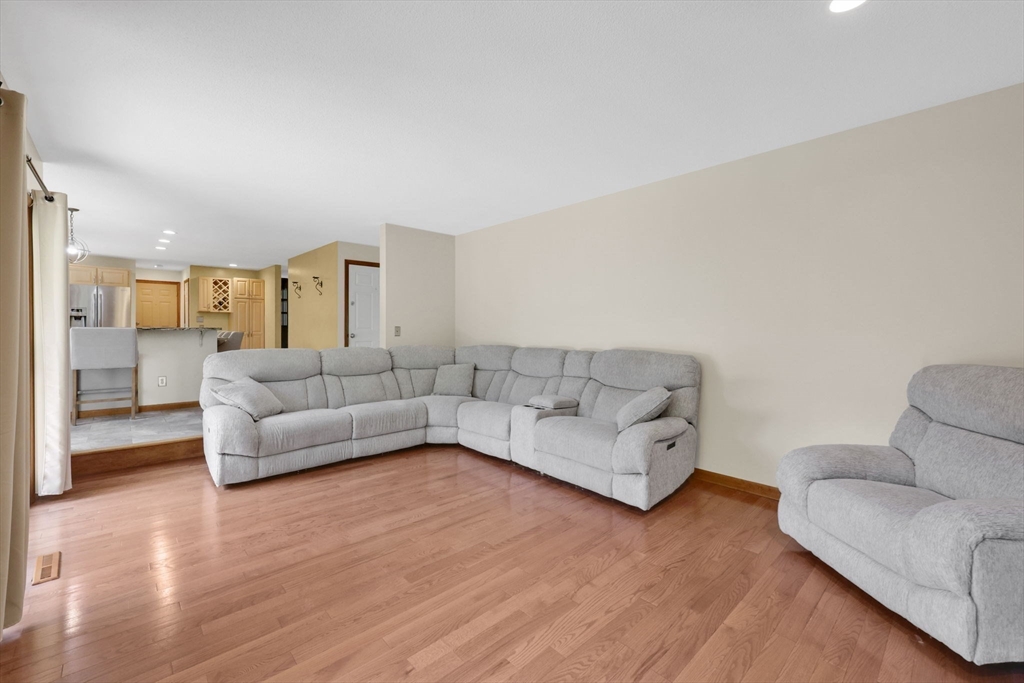38 Evergreen Dr