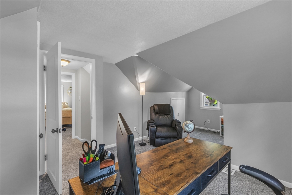 31 Thompson St