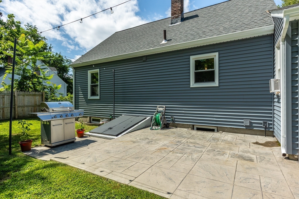 31 Thompson St