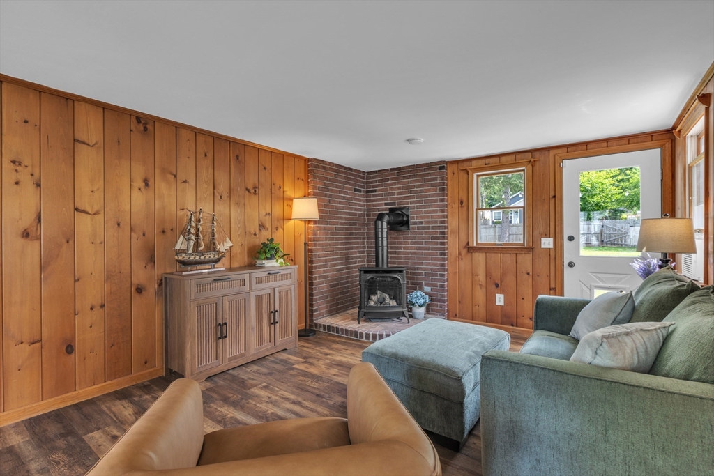 31 Thompson St