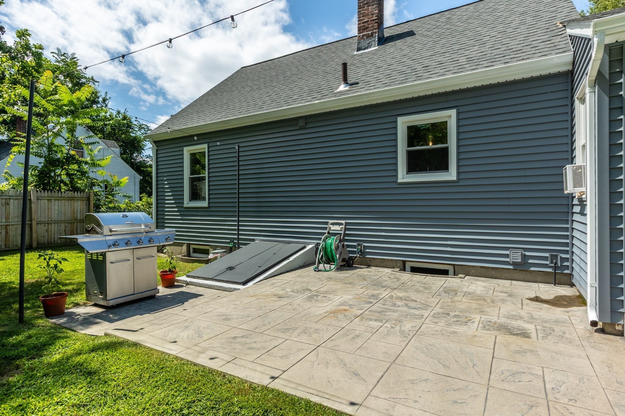 31 Thompson St
