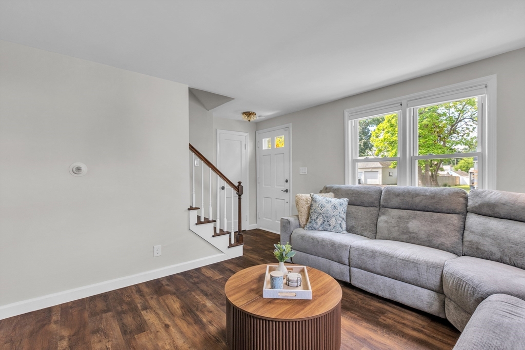 31 Thompson St