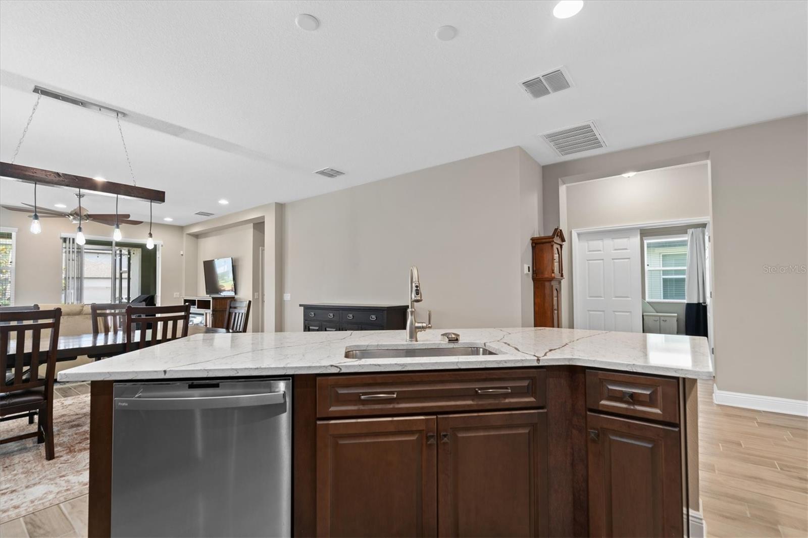 3885 VILLAMORE LN