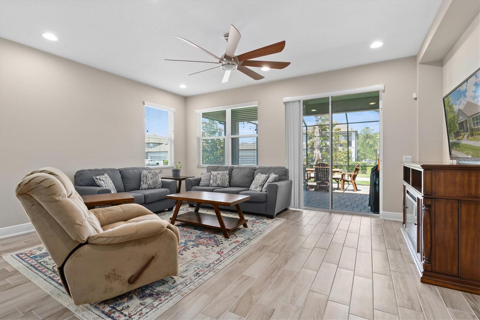 3885 VILLAMORE LN