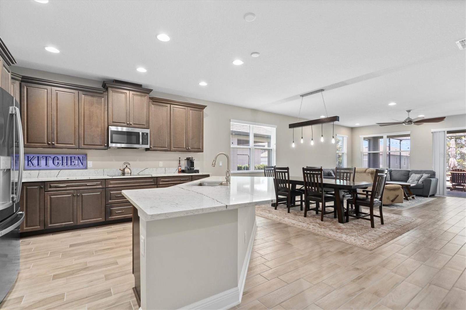 3885 VILLAMORE LN