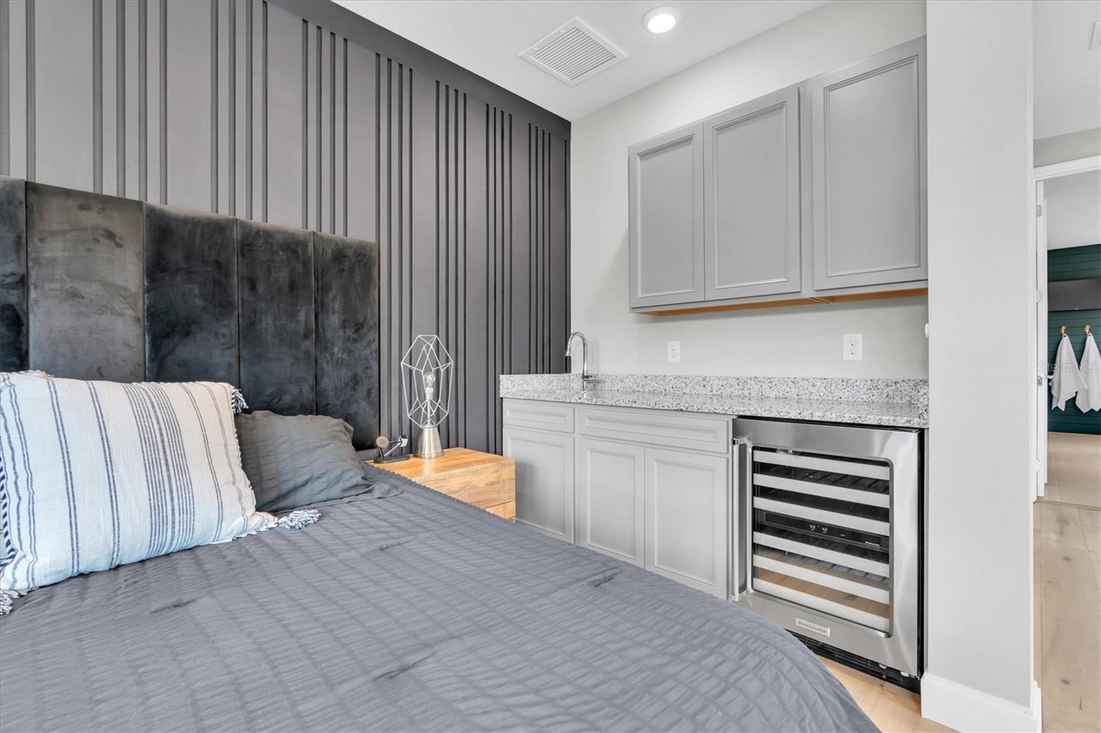 2641 WHITTLER BR