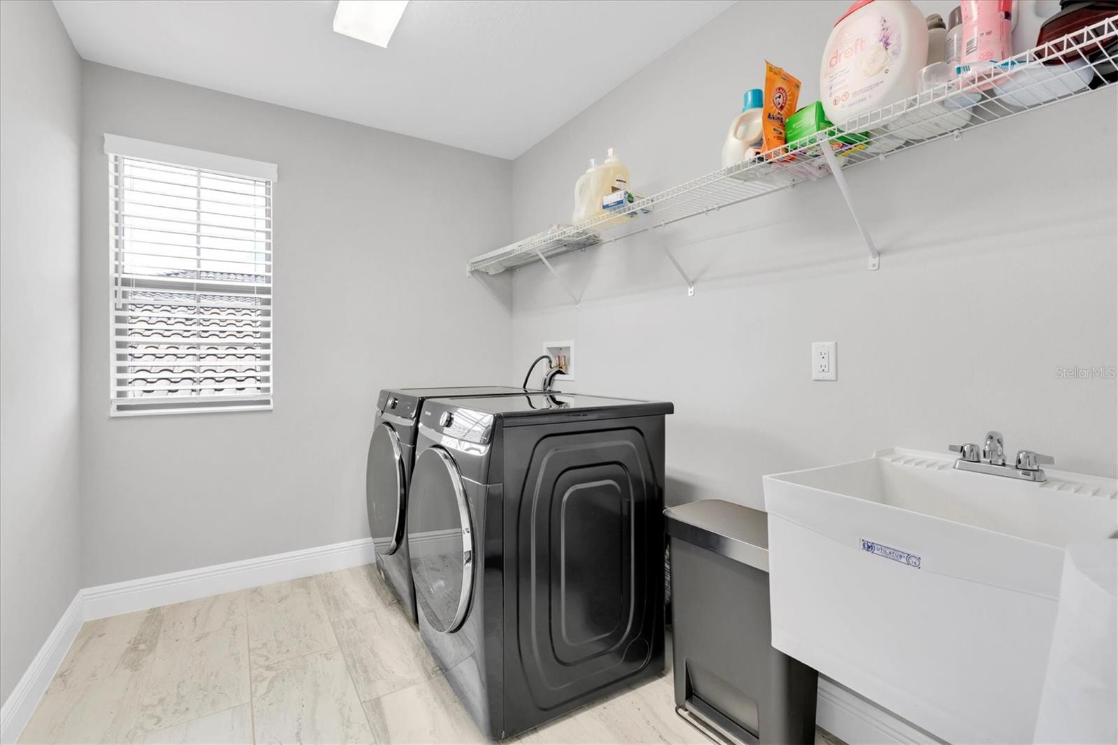 4012 BURDICK LOOP