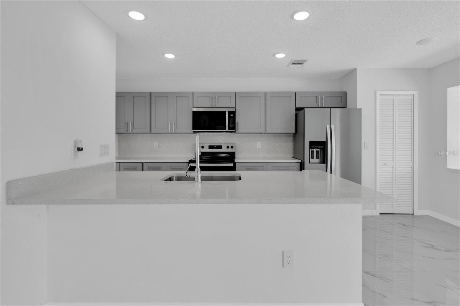 7001 HOLLOWELL DR