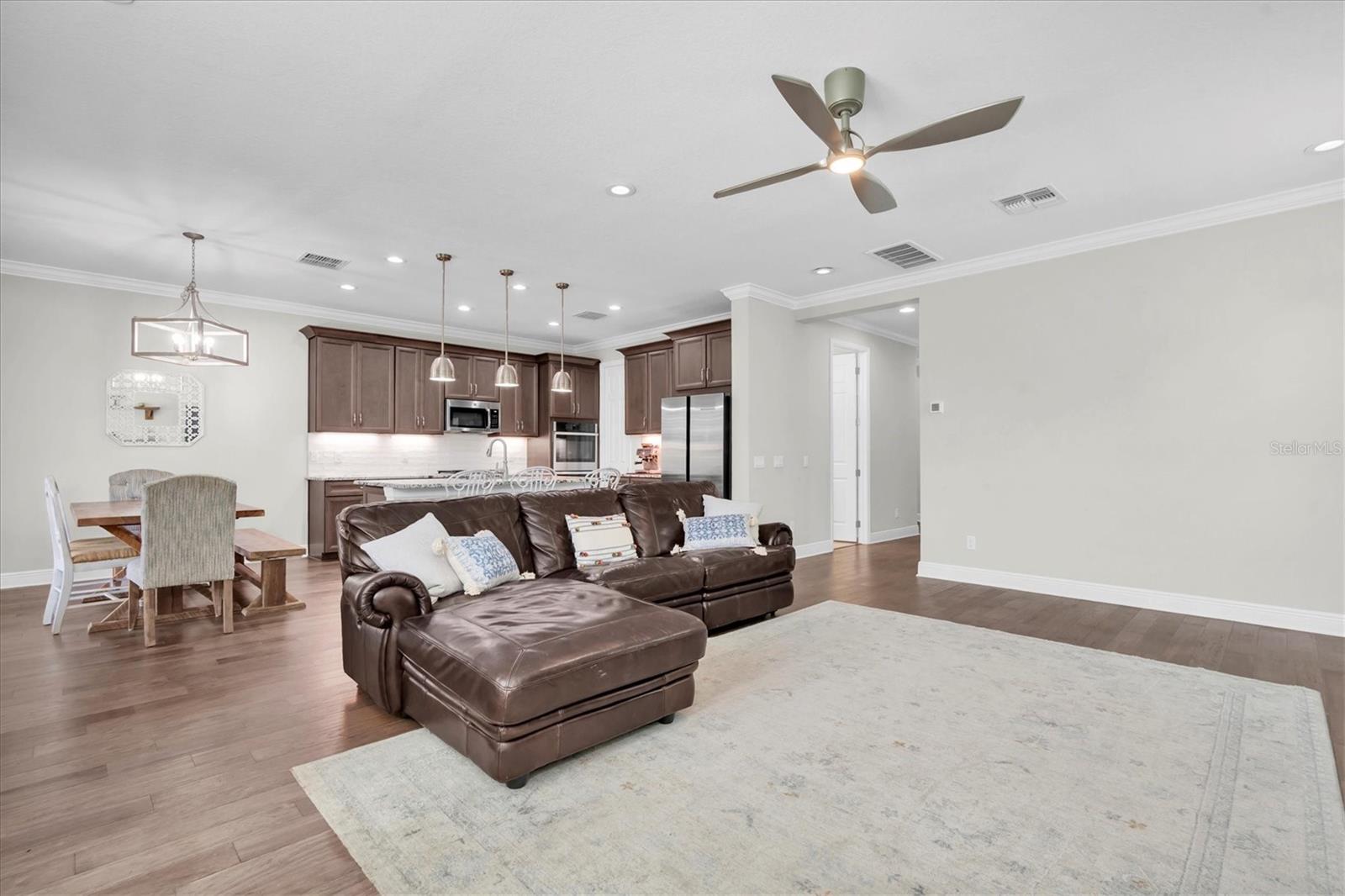 3832 VILLAMORE LN