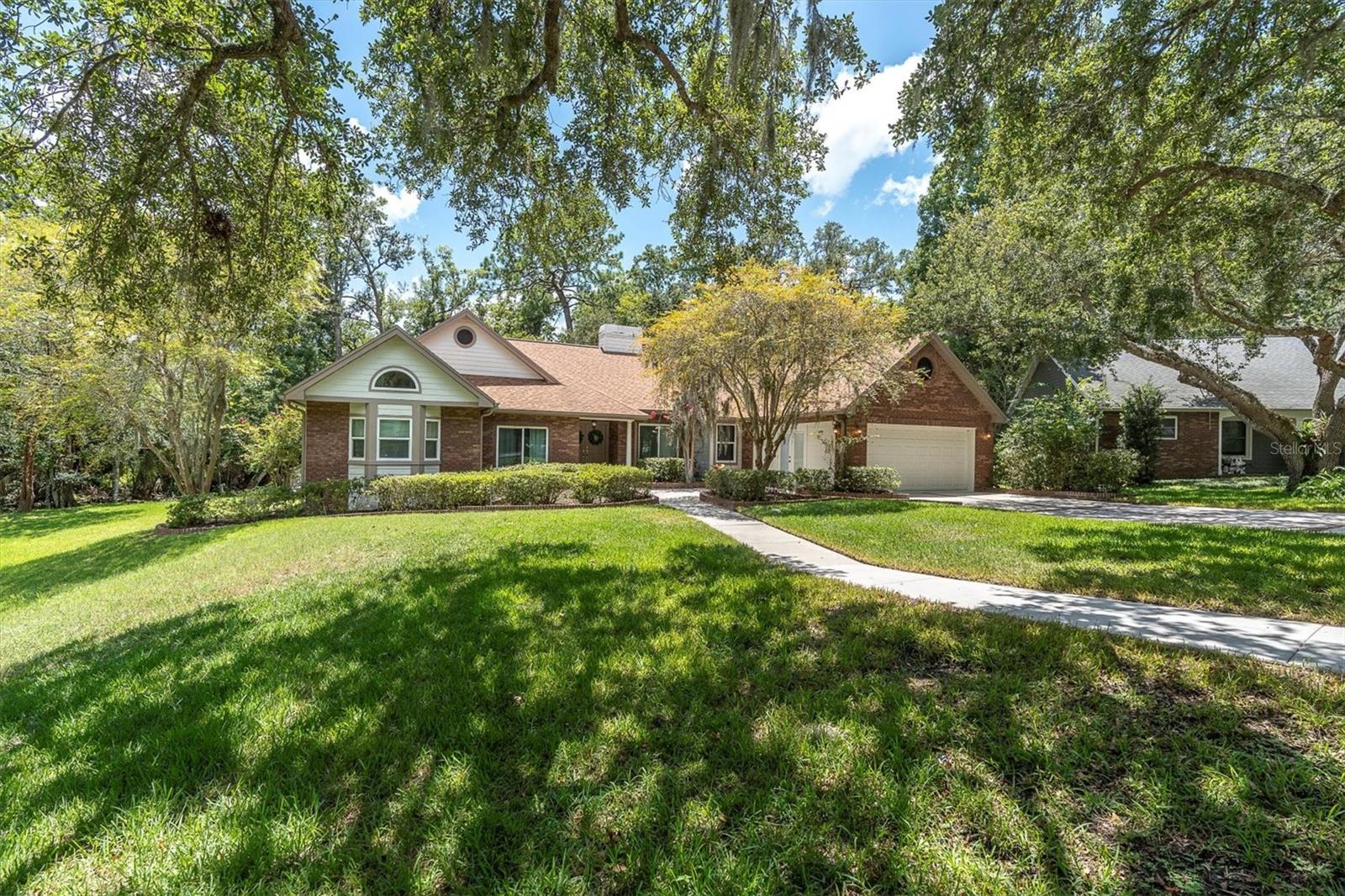 300 CASCADE LN