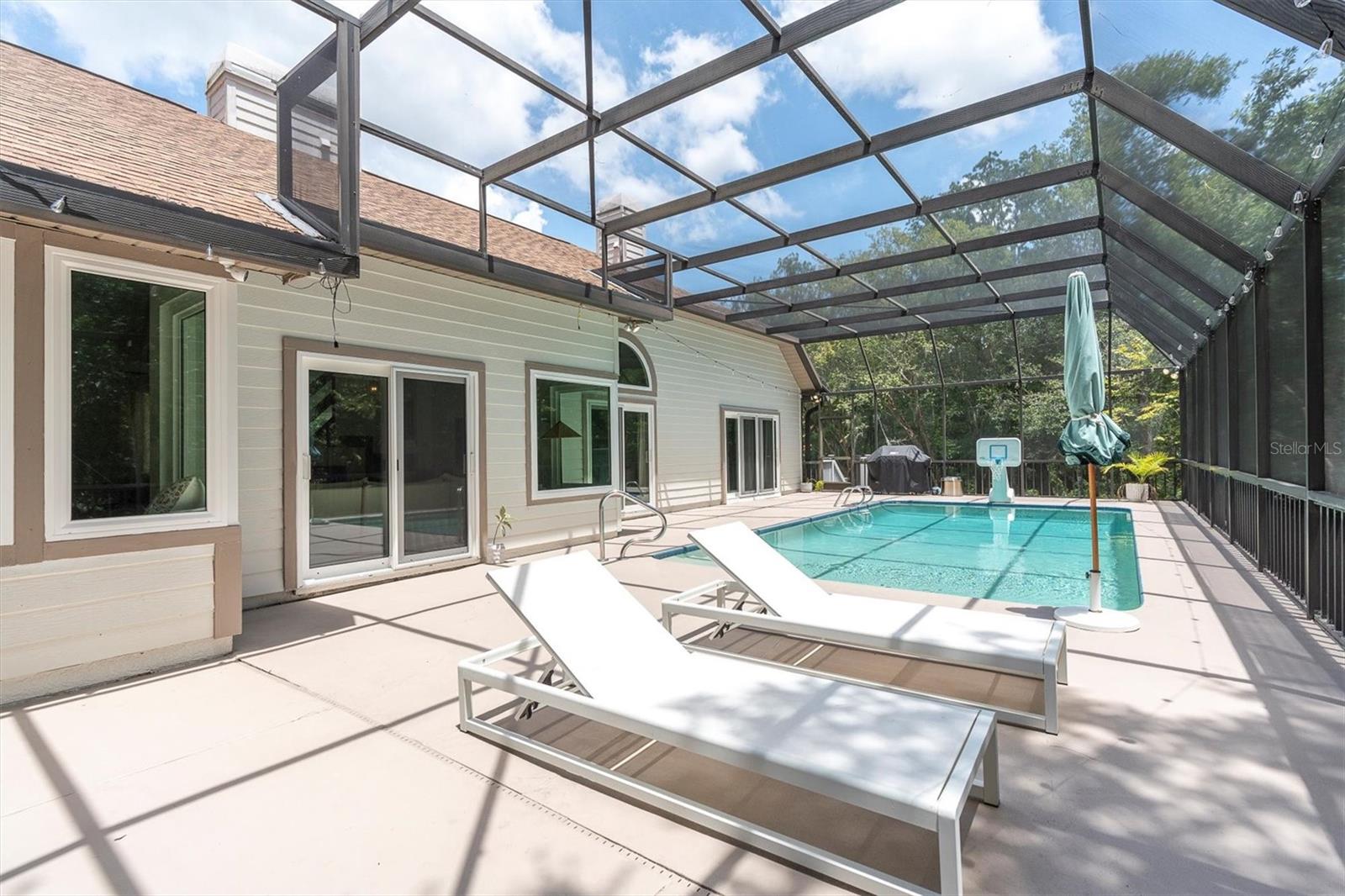 300 CASCADE LN