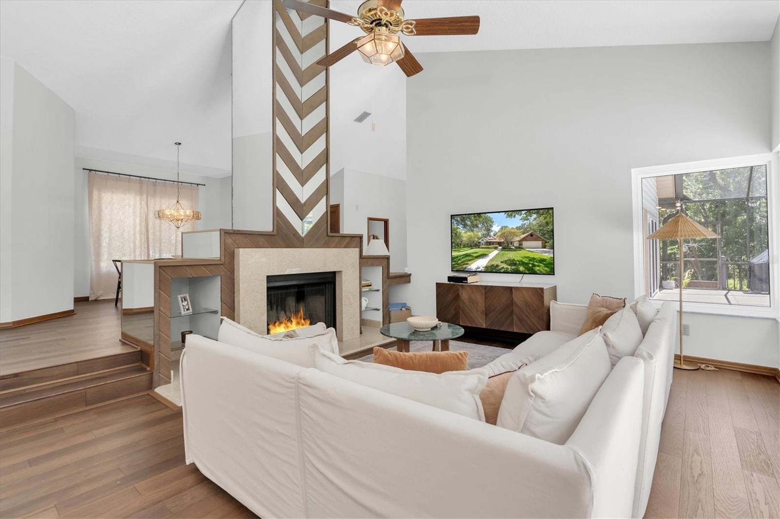 300 CASCADE LN