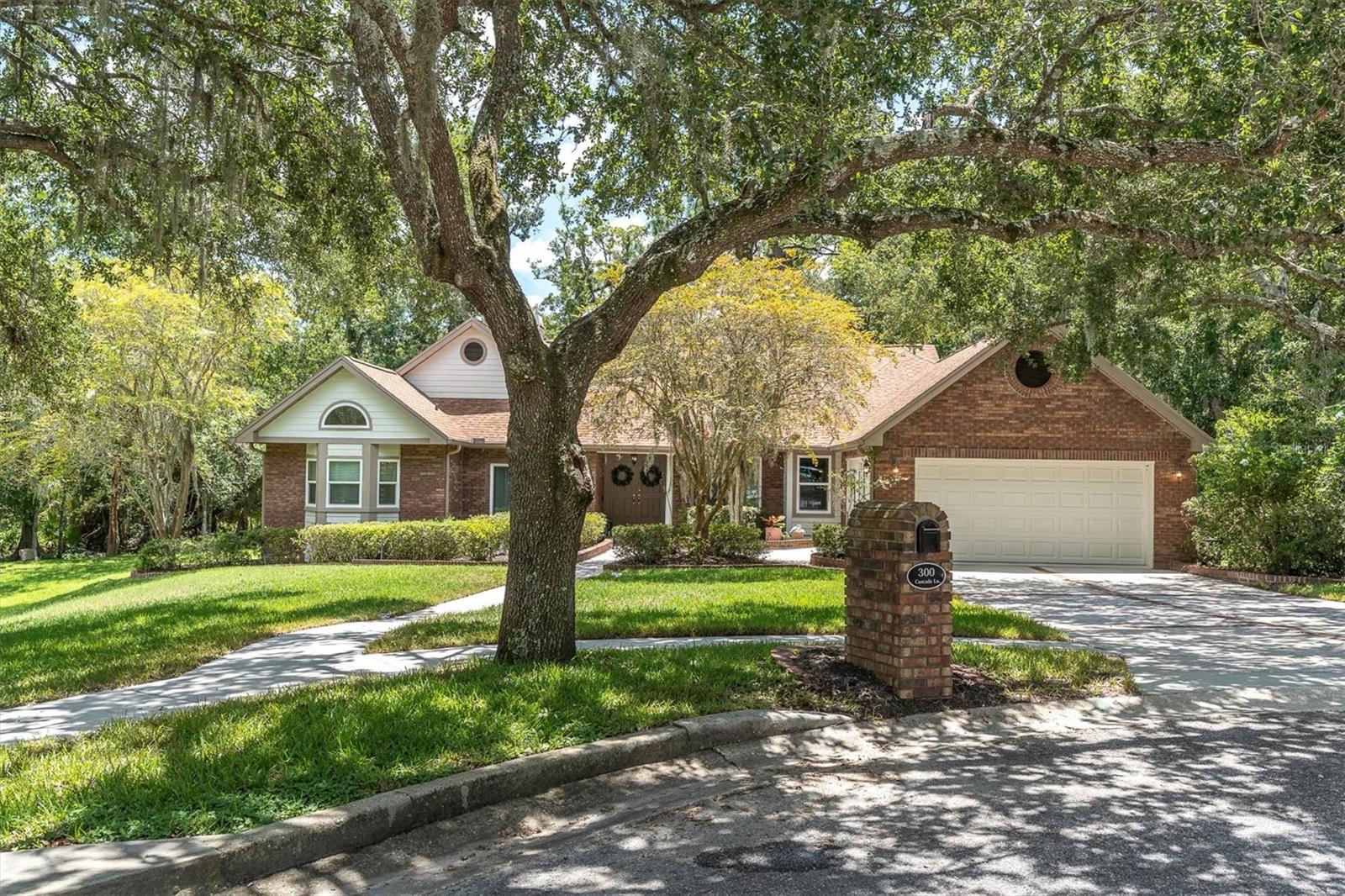 300 CASCADE LN