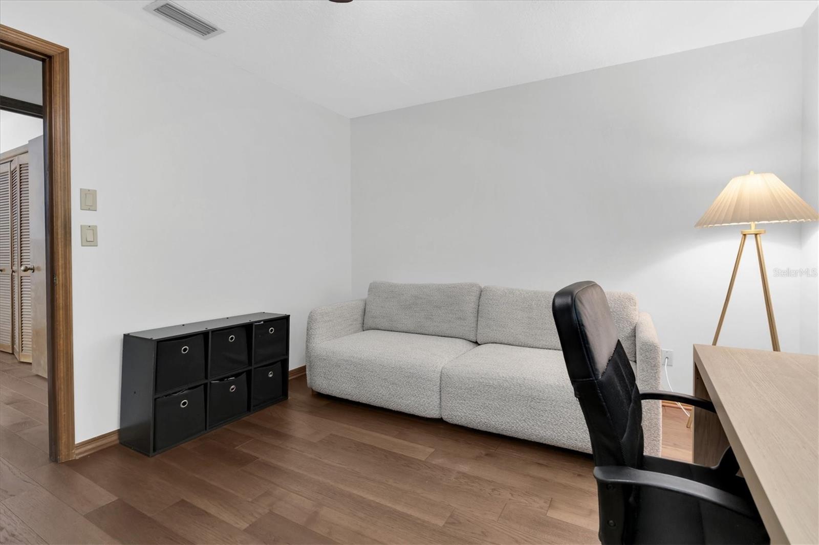 300 CASCADE LN