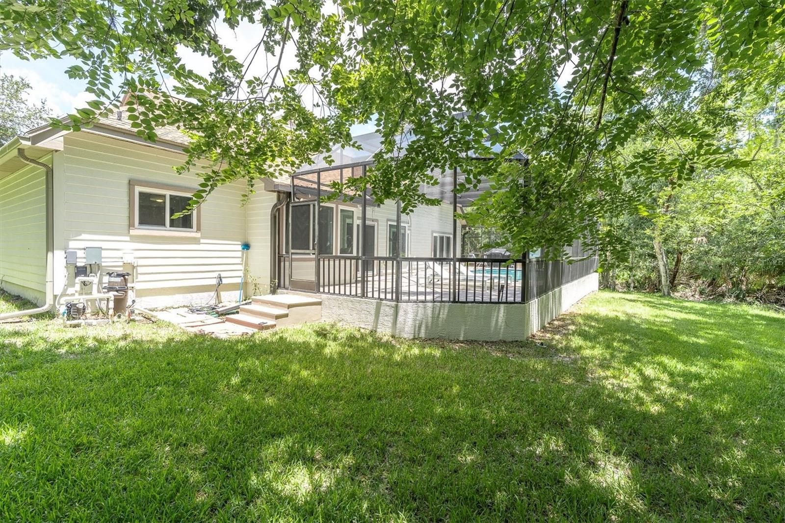 300 CASCADE LN