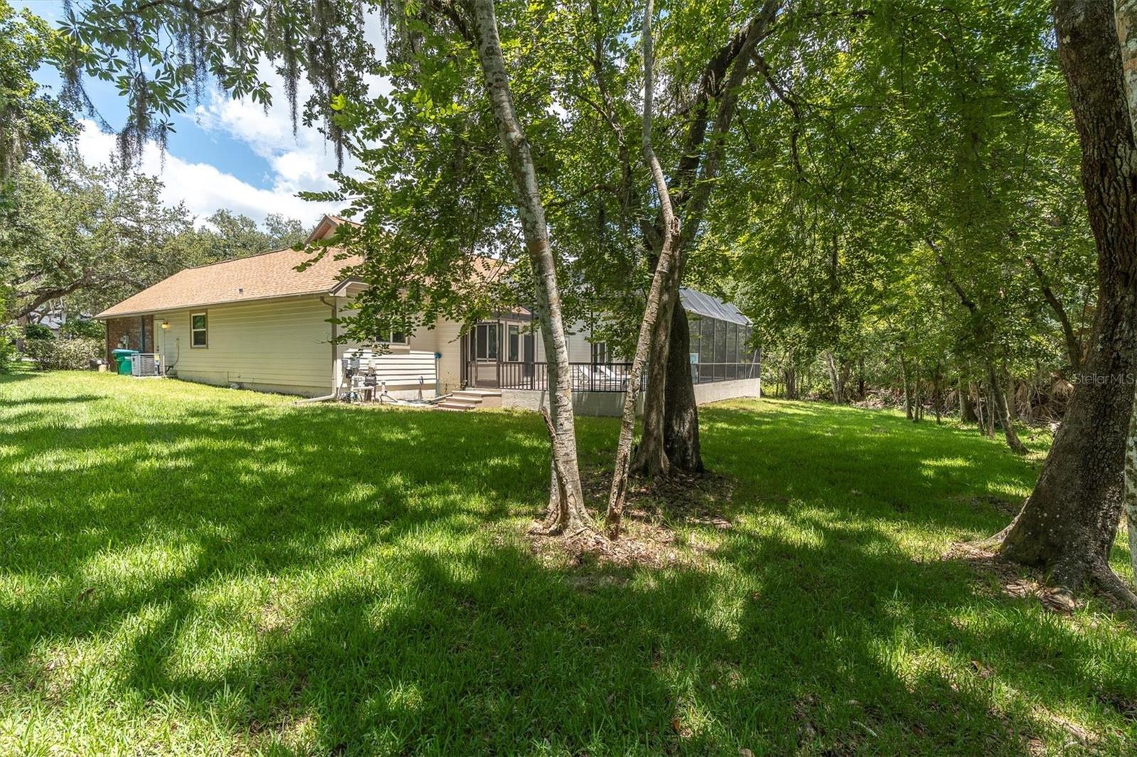 300 CASCADE LN