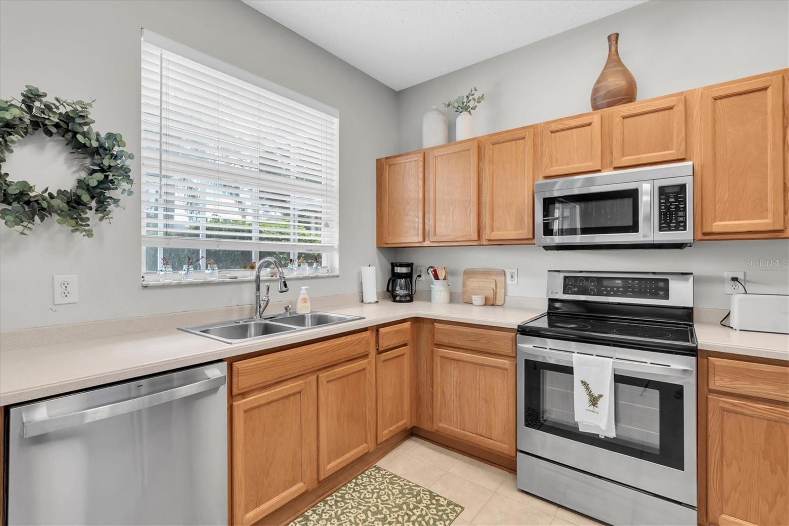 1746 ROSEROOT CT