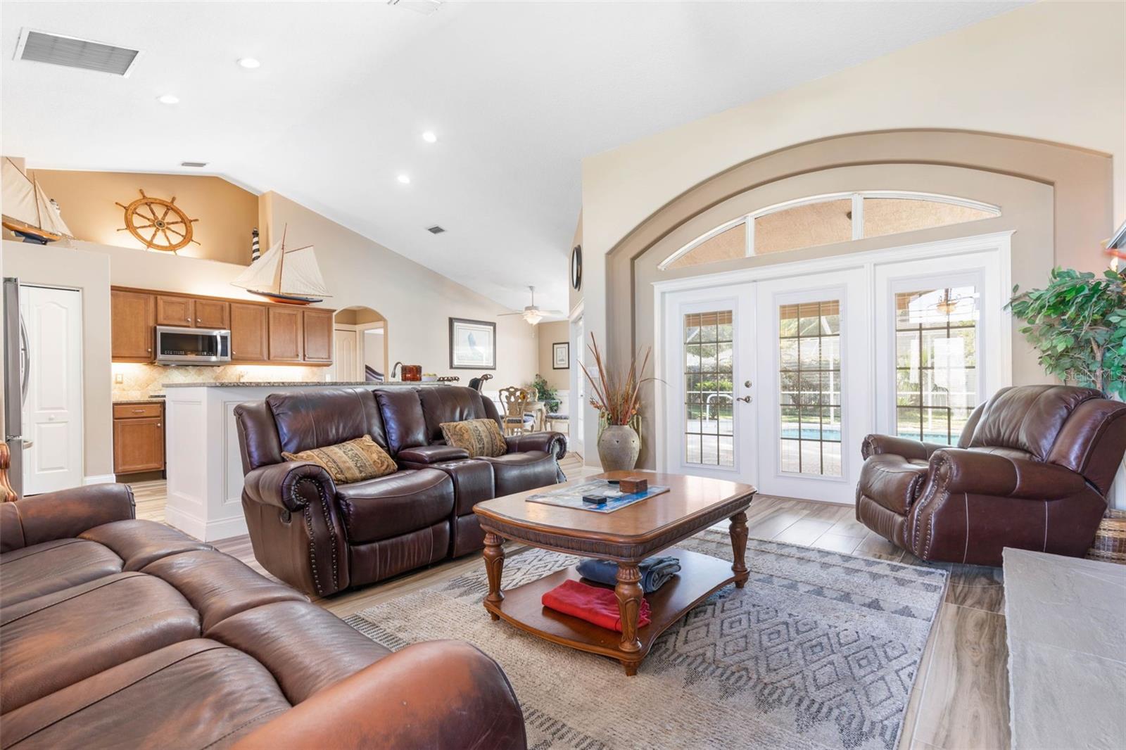 46 WOODWARD LN