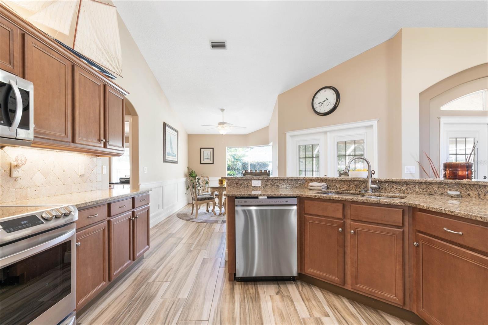 46 WOODWARD LN