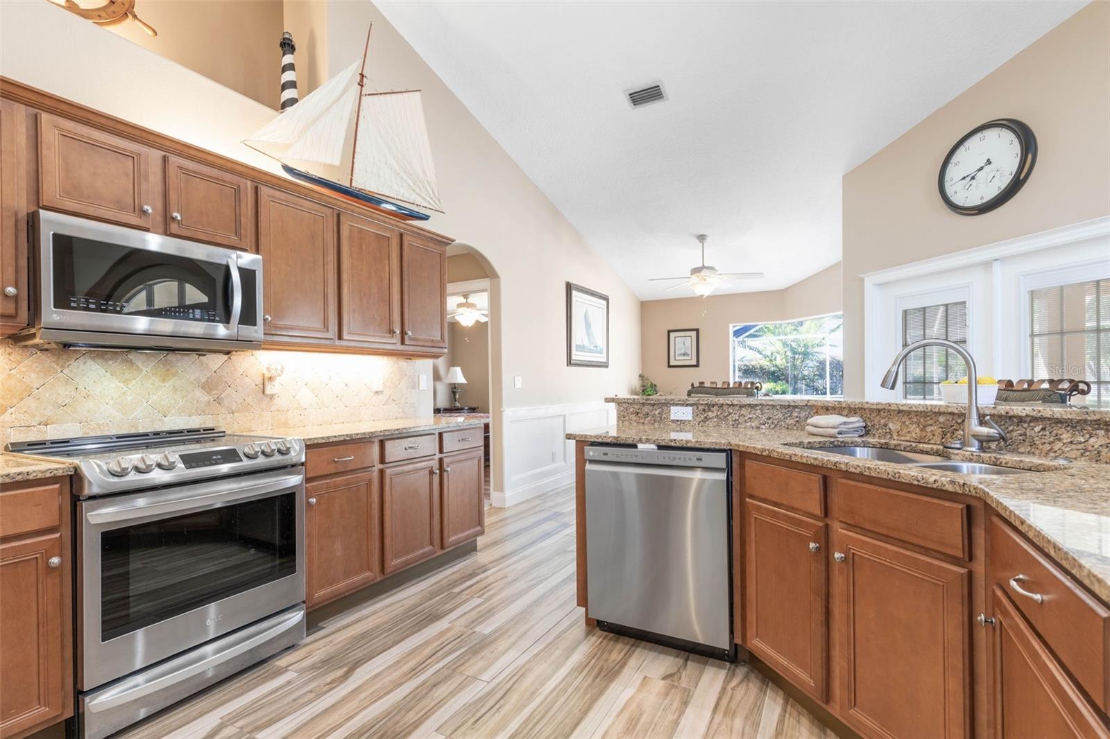 46 WOODWARD LN