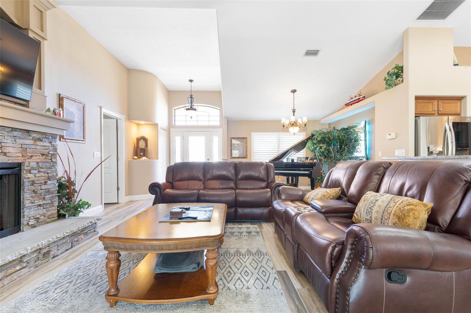 46 WOODWARD LN