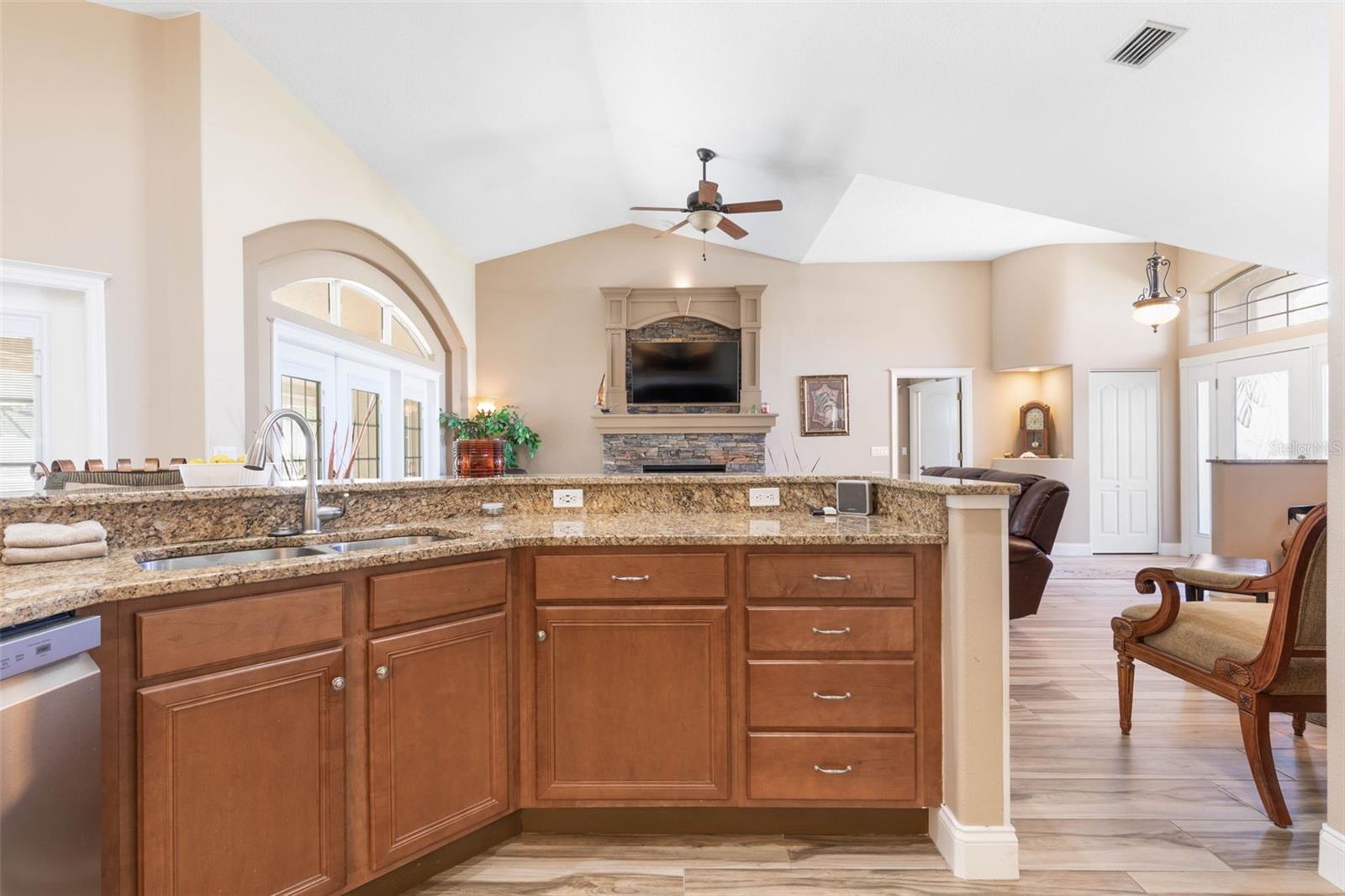 46 WOODWARD LN