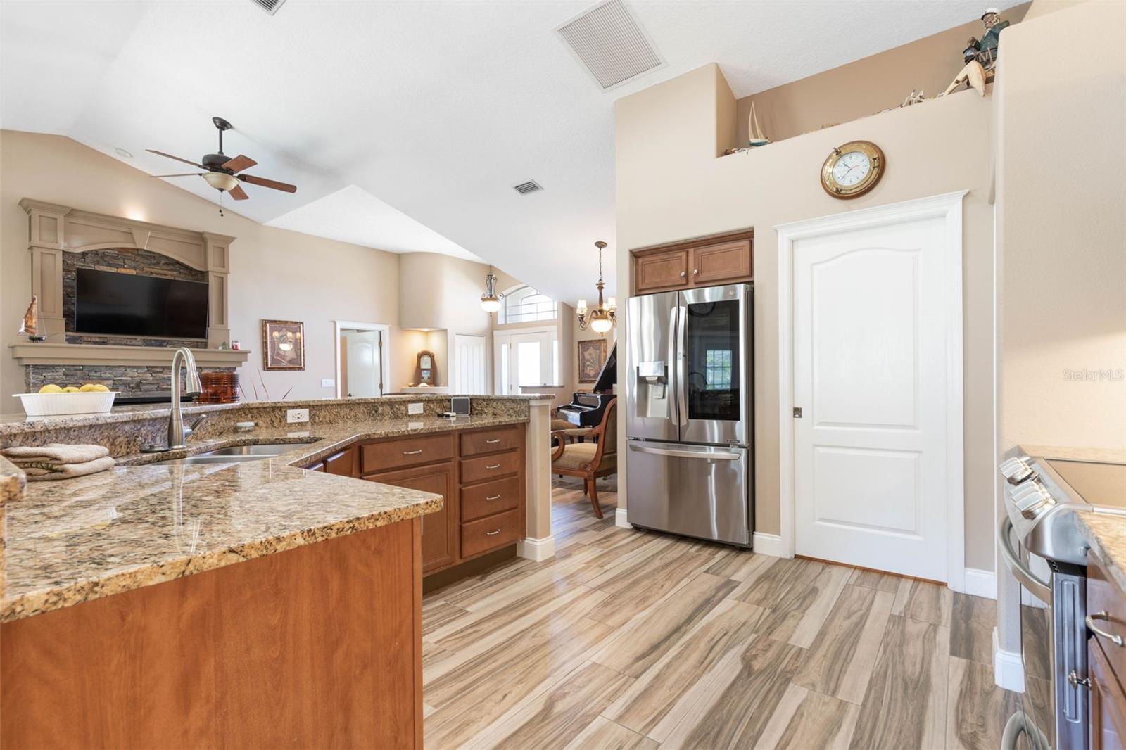 46 WOODWARD LN