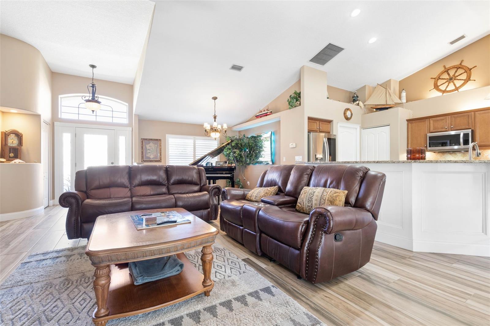 46 WOODWARD LN