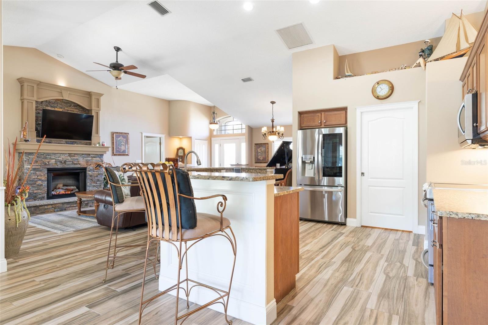 46 WOODWARD LN