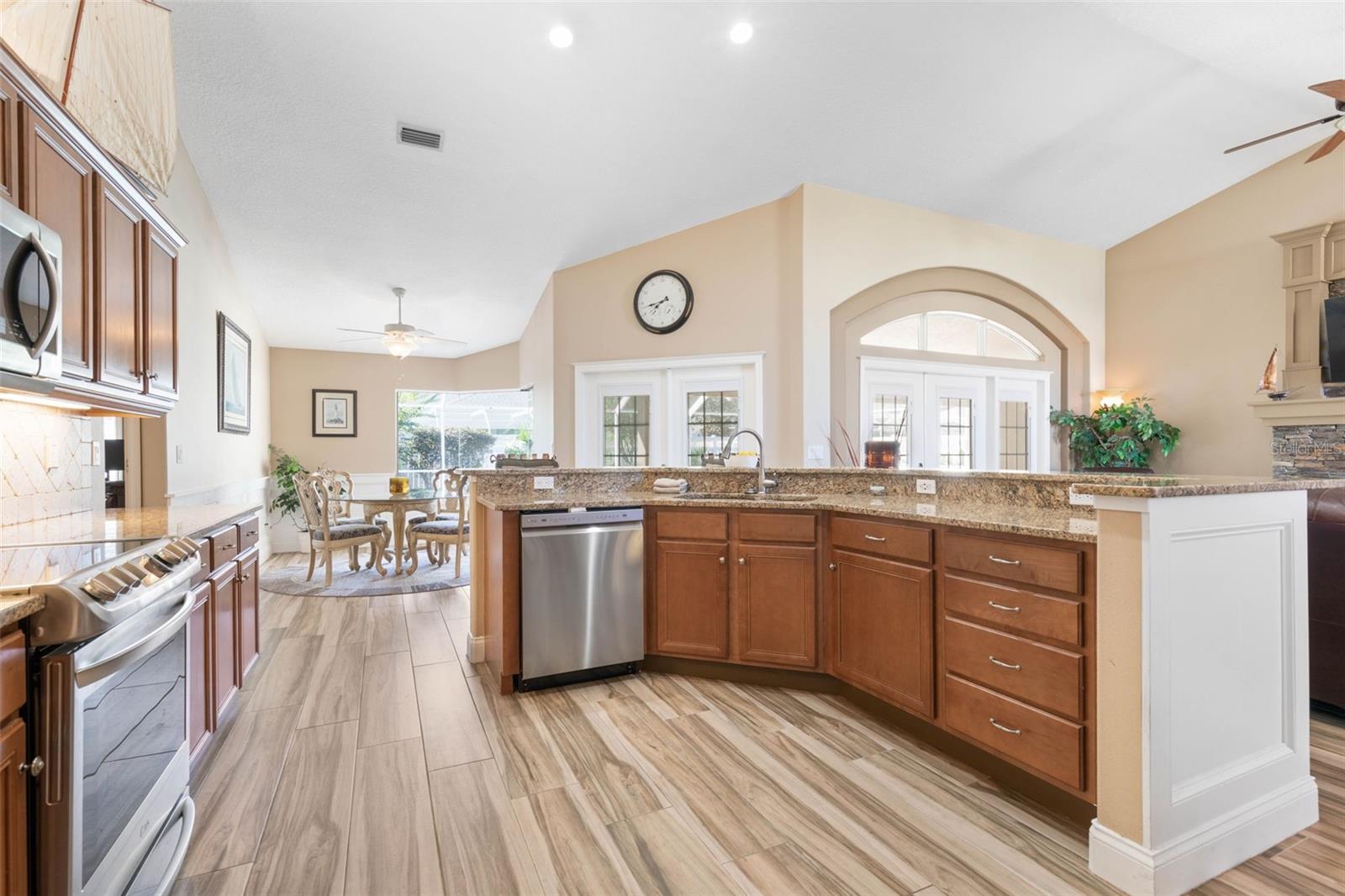46 WOODWARD LN