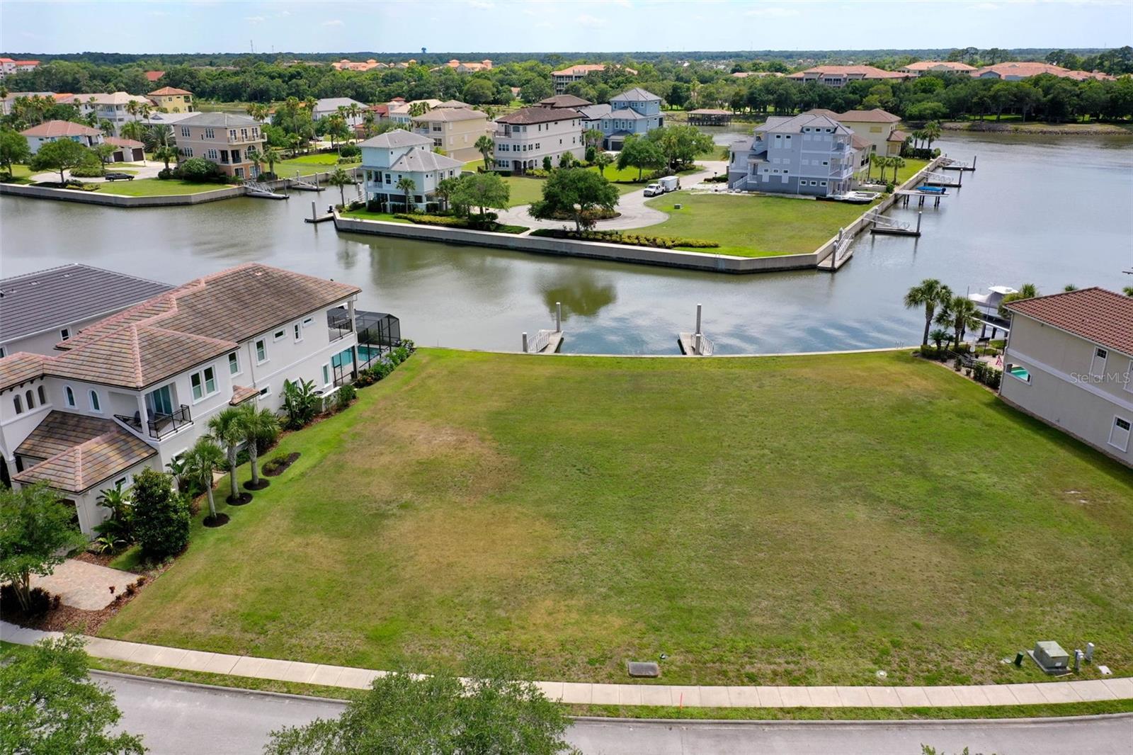 318 HARBOR VILLAGE PT N