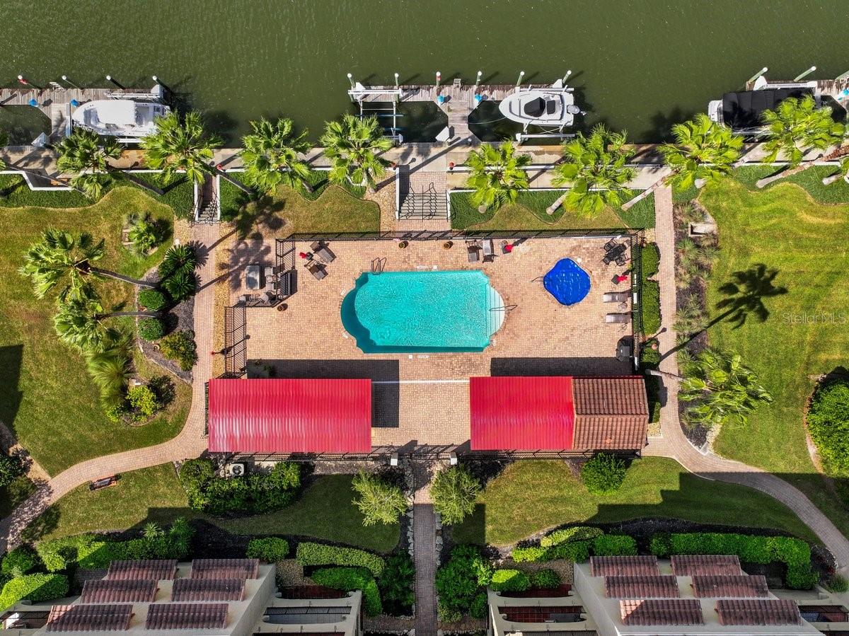 114 CLUB HOUSE DR #305