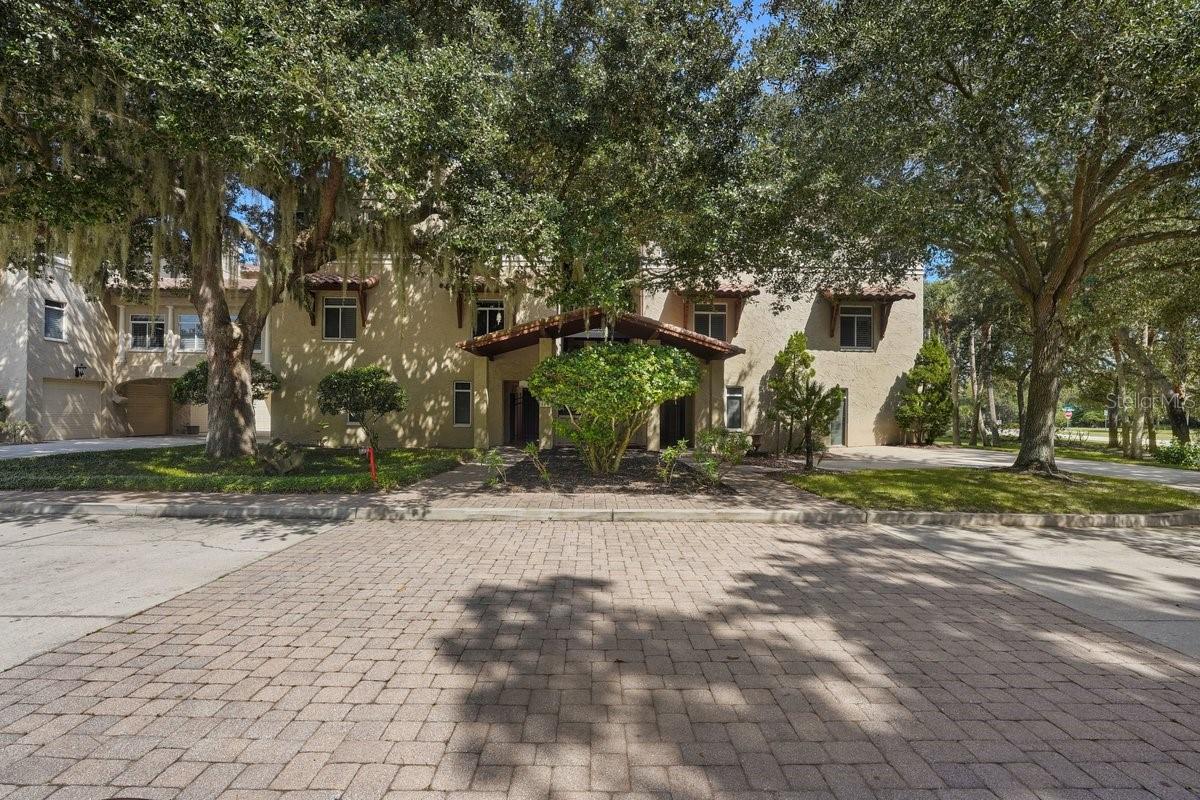 114 CLUB HOUSE DR #305