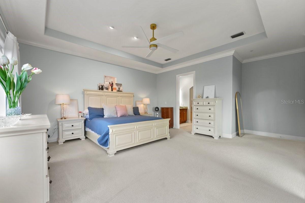 114 CLUB HOUSE DR #305