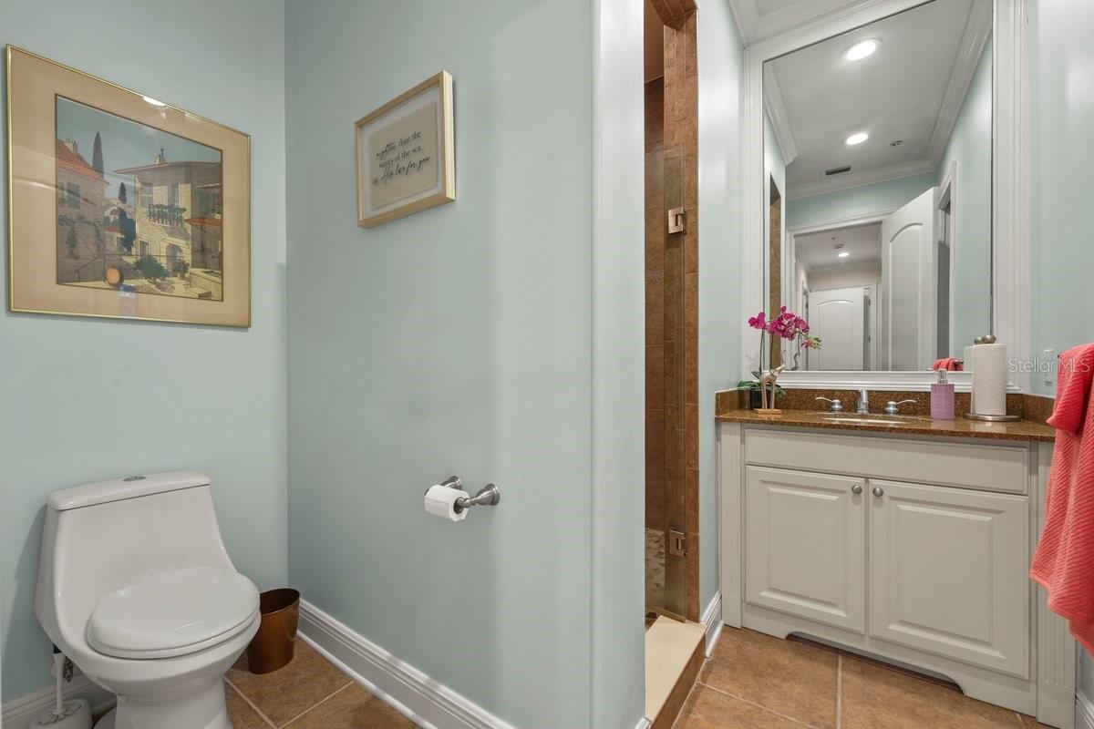 114 CLUB HOUSE DR #305
