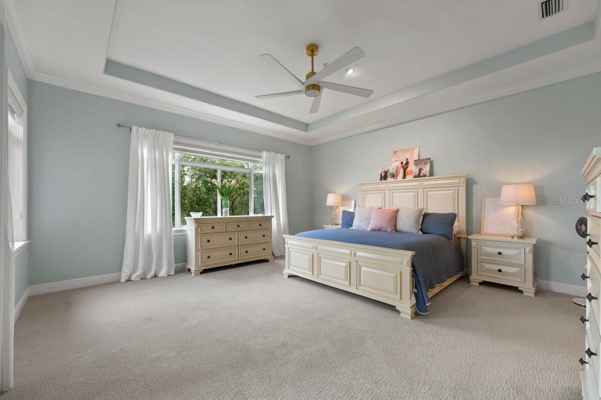 114 CLUB HOUSE DR #305