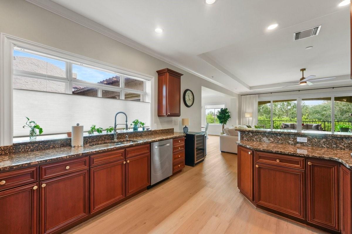 114 CLUB HOUSE DR #305