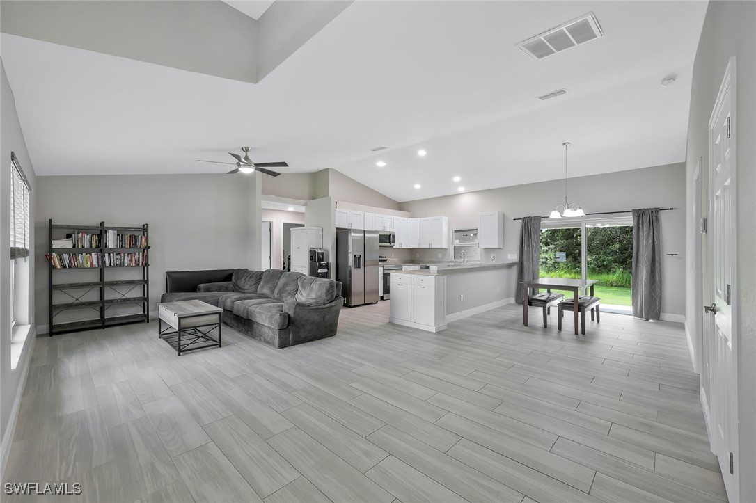 1417 Acacia AVE