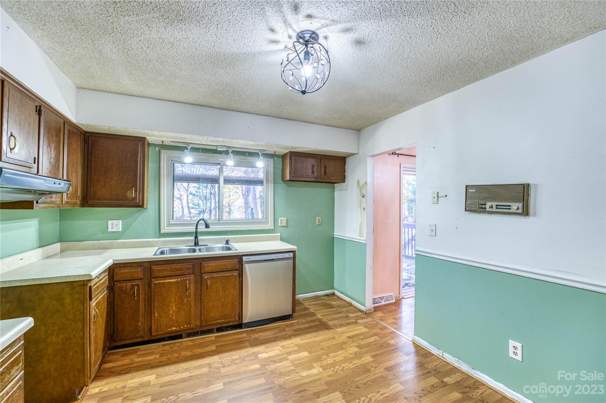 13 S Wildwood Lane